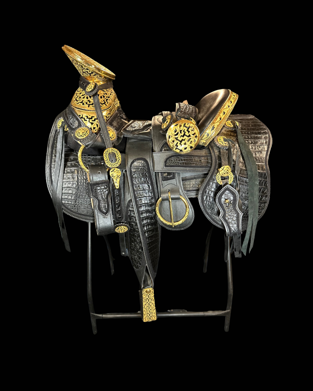Montura Charra Piel de Cocodrilo Color Negro con Herraje Chapiado en Oro